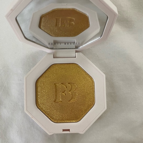 Fenty Beauty Trophy Wife Highlighter - Picture 3 of 3